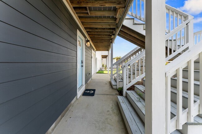 Building Photo - Grand View 115