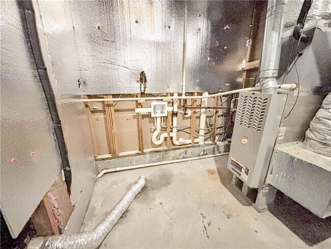 Building Photo - 5907 Brookside Dr SE