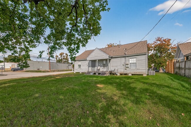 Building Photo - 1402 Munger St