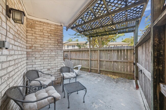 Building Photo - 1809 Stoney Brook Dr