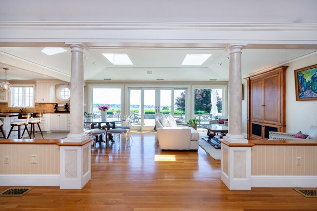 Building Photo - 3 Barclay Sq