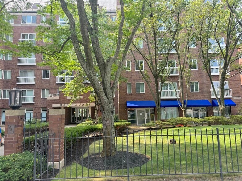 Building Photo - 950 Massachusetts Ave