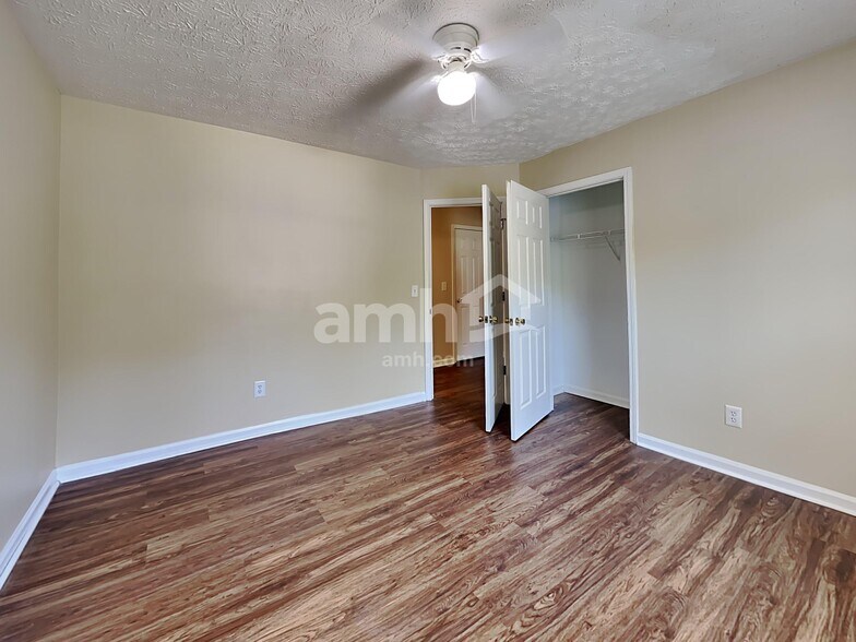 Building Photo - 4855 Lake Park Ter