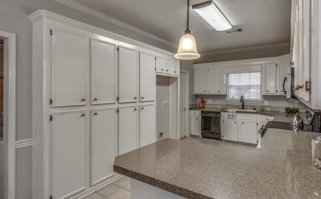 Building Photo - 340 Willow Ridge Cove