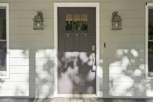 Building Photo - 2753 Allyn Dr NW