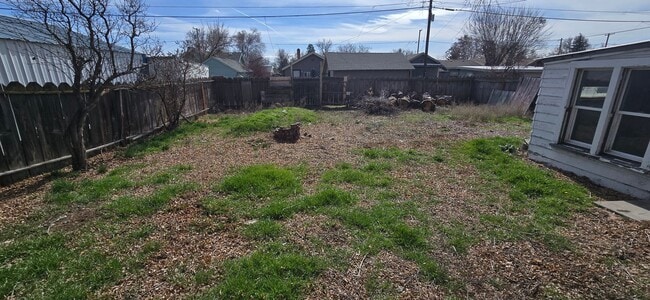 Building Photo - 2518 Applegate Ave