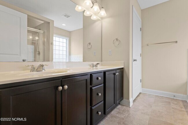 Building Photo - 305 Vilas Way S