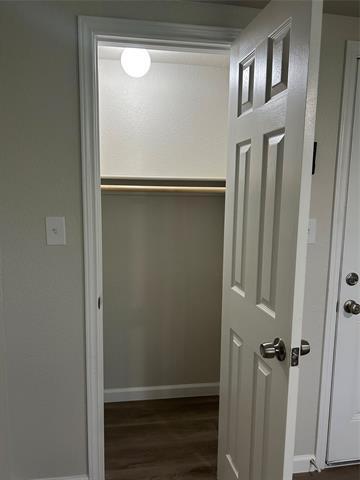 Building Photo - 407 N Justin Ave