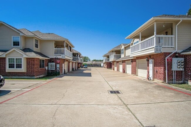 Building Photo - 1253 Lovett St