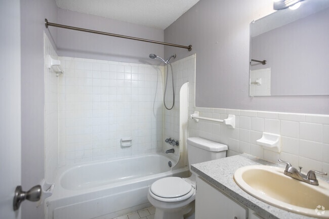 1 BR, 1 BA - 632SF - Oak Ridge Apartments