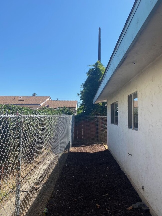 Building Photo - Grove Condos