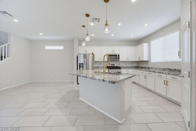 Building Photo - 10661 Sariah Skye Ave
