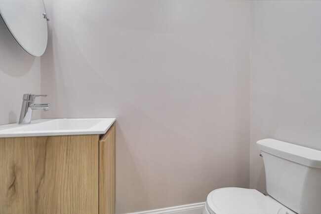 Building Photo - 192 Main St