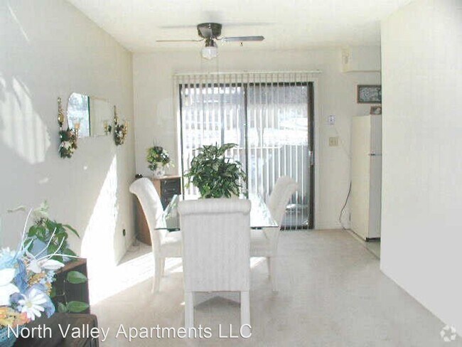 Building Photo - 1015-1070 Meadow Ln