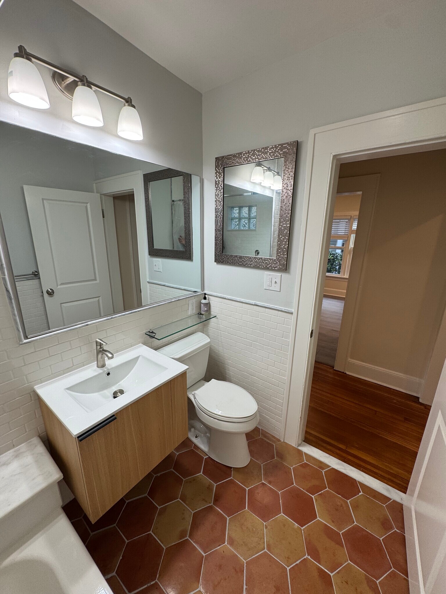 Building Photo - 14 Osborne Ave