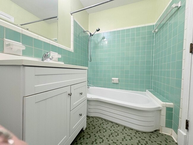 Building Photo - 3022 Livingston Rd