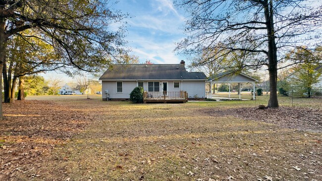 Building Photo - Adorable Three Bedroom Home in Lugoff SC