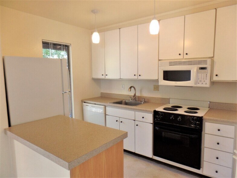 Building Photo - 127 Shadow Mountain Ct
