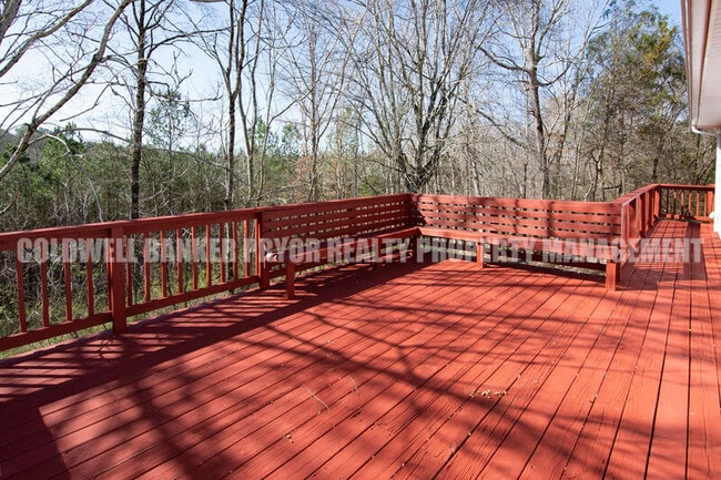 Building Photo - 598 Highland Dr