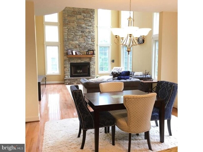 Building Photo - 310 Waynebrook Dr