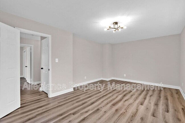 Building Photo - 2215 Lida Ct