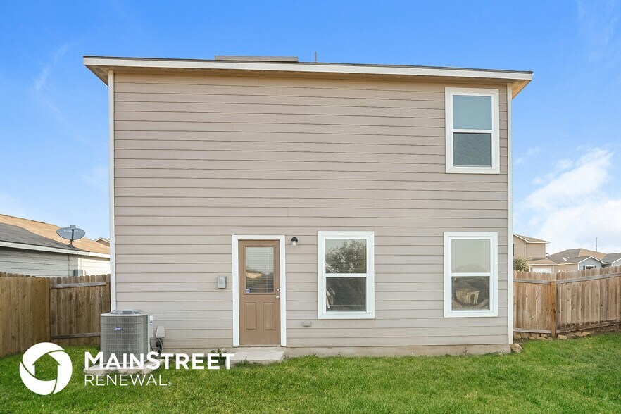 Building Photo - 6138 Lakefront