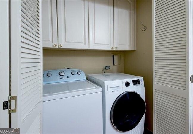 Building Photo - 2660 Peachtree Rd NW