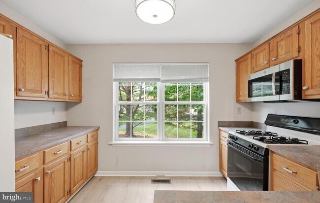 Building Photo - 362 Hamilton Dr