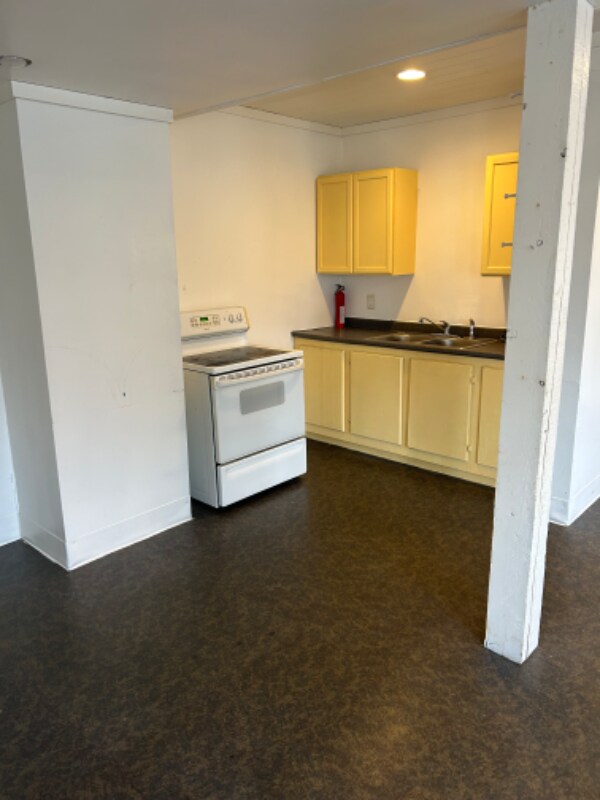 Building Photo - 79 Main St