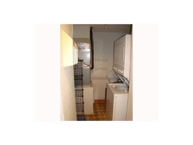 Building Photo - 8433 Forest Hills Dr