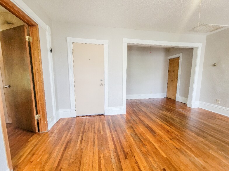 Building Photo - 2640 Fillmore St NE