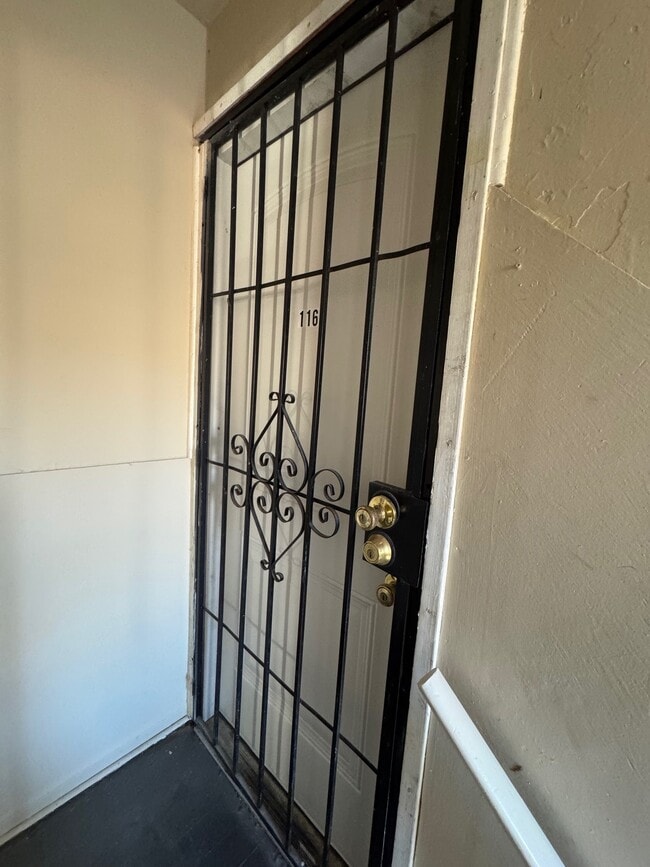 Building Photo - 1164 W 24th St