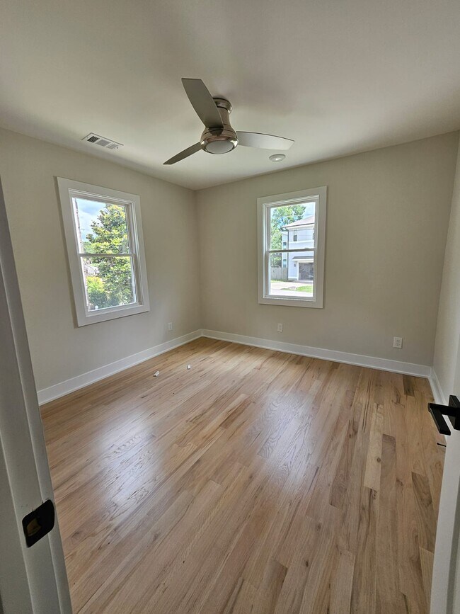 Building Photo - 2818 Vaulx Ln