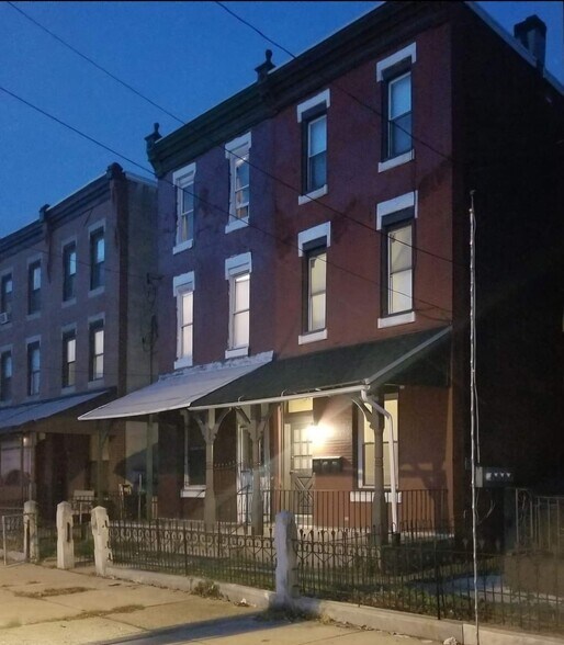Building Exterior - 926 Belmont Ave