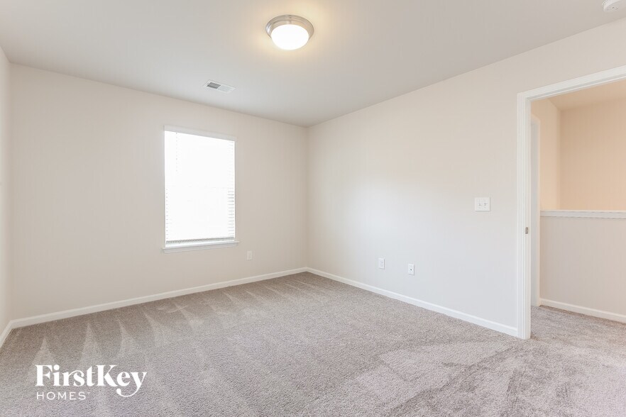 Building Photo - 1303 Eagledale Pl