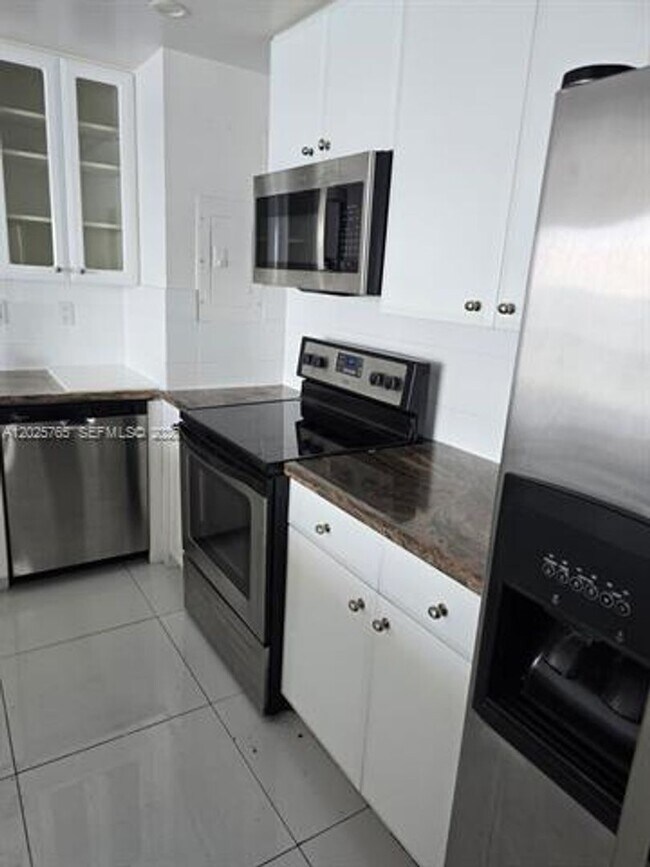 Building Photo - 11111 Biscayne Blvd