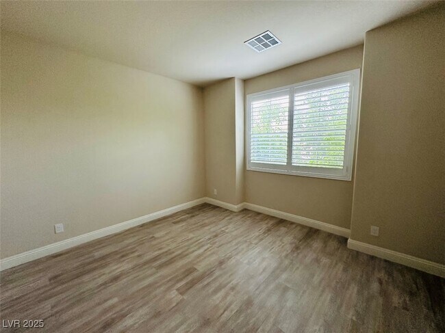 Building Photo - 962 Whitworth Ave