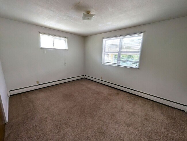 Building Photo - 2020 Pillsbury Ave