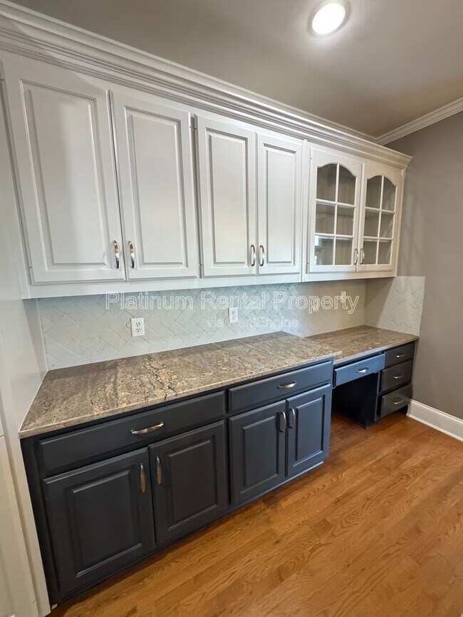 Building Photo - 425 Water Shadow Ln