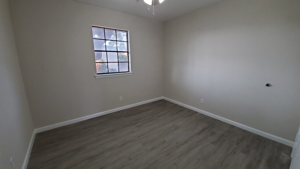 Building Photo - 2042 Magill St