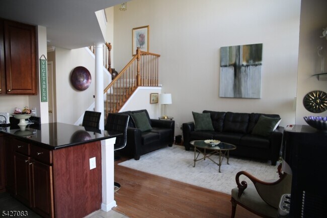 Building Photo - 18 Rosewood Ct