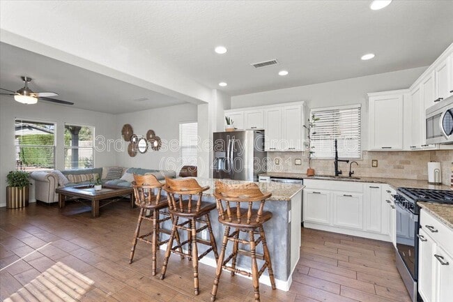 Building Photo - 21072 W Maiden Ln