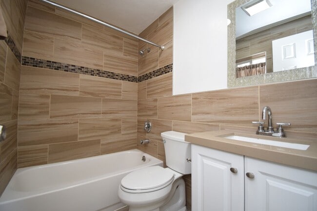 Building Photo - Beautiful 1 Bed 1 Bath Bungalow in West Valley!!!