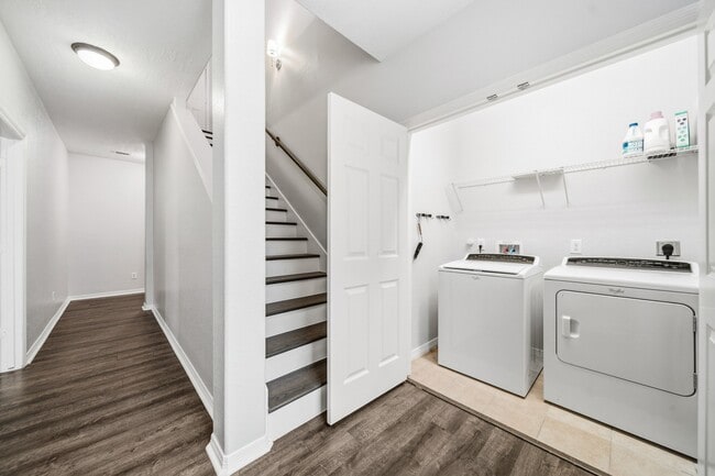 Building Photo - 2711 Wallingford Pnes