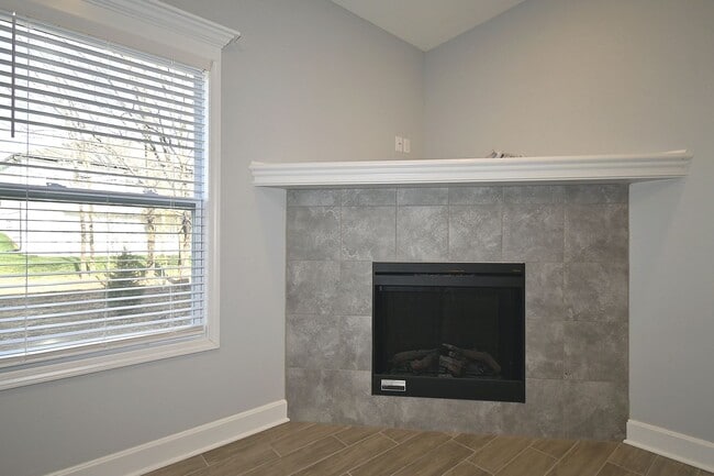 Building Photo - 3 Bedroom 2.5 bath 2 Car Garage   Duplex