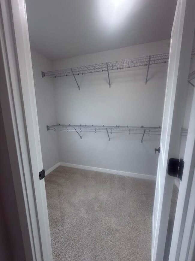 Building Photo - Charming and Sophisticated