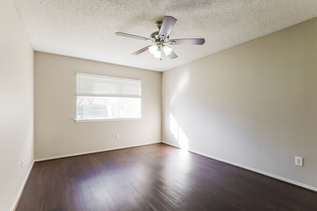 Building Photo - 17103 Spruce Run Dr