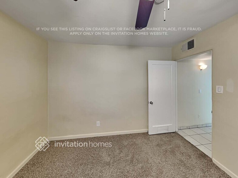 Building Photo - 2323 E Mitchell Dr