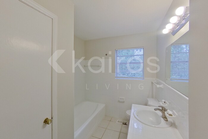 Building Photo - 5169 Beacon Dr
