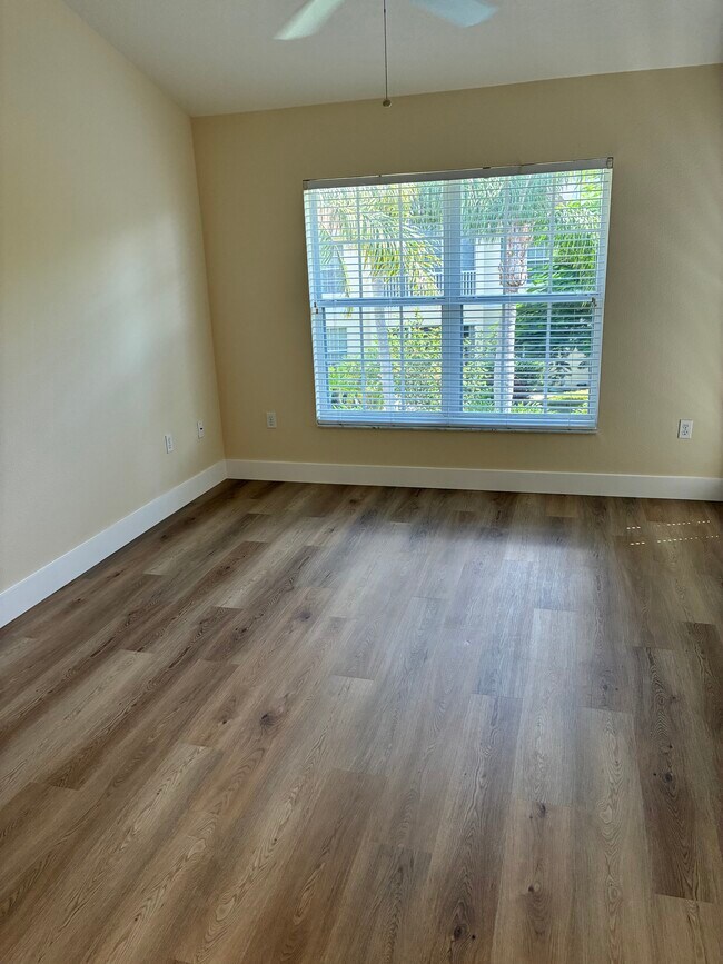 Building Photo - 4250 Players Pl